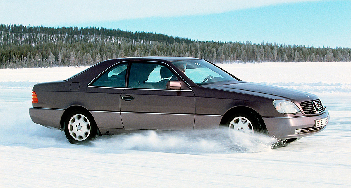 В 1995 году ESP начали устанавливать на Mercedes-Benz S-class Coupe.