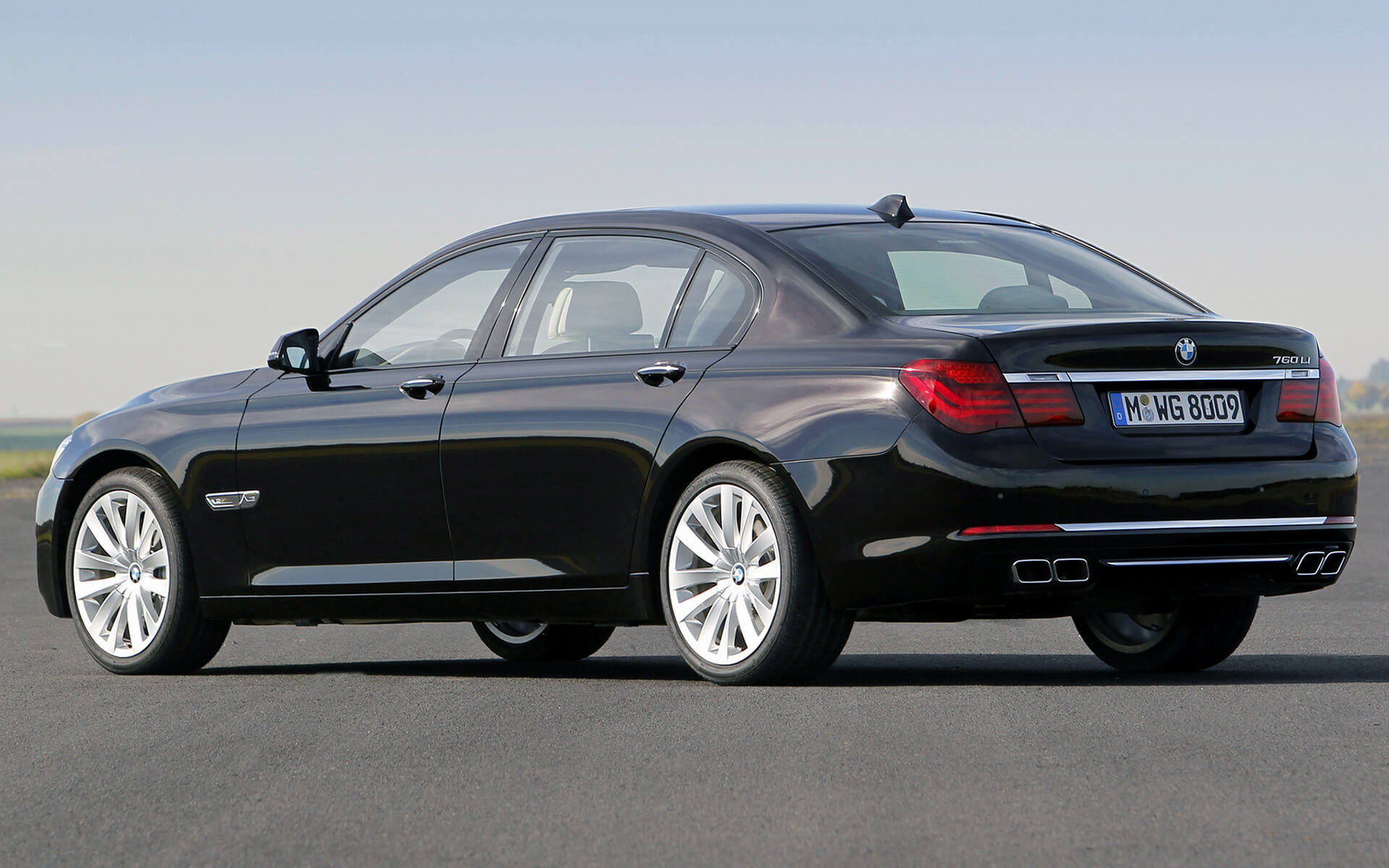 Седан BMW 7 Series F01