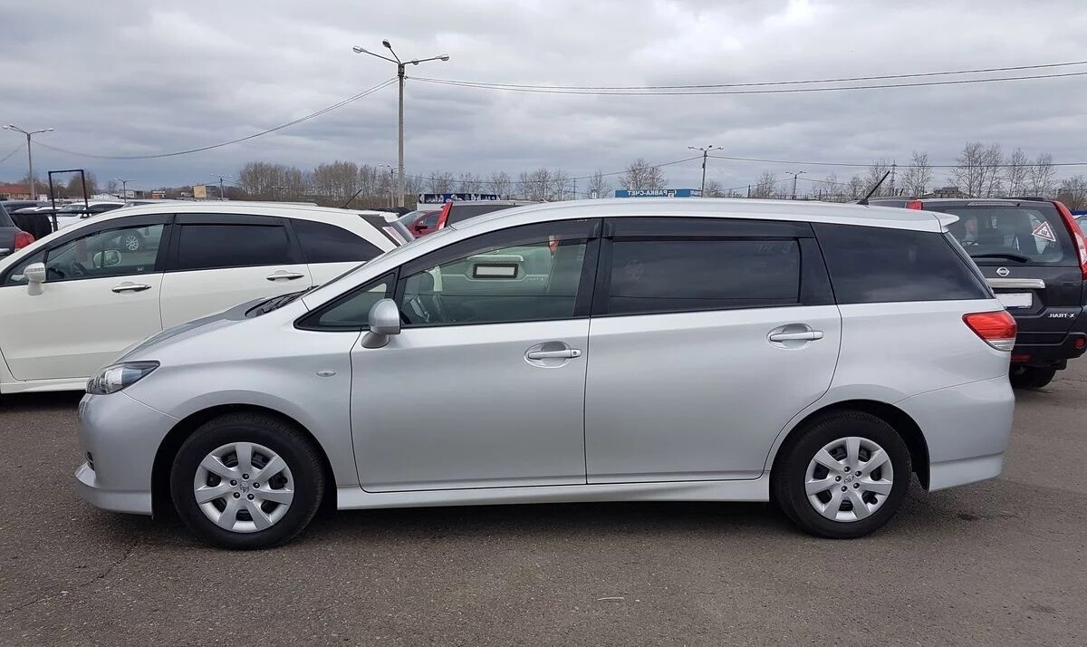 Toyota Wish 2 поколение