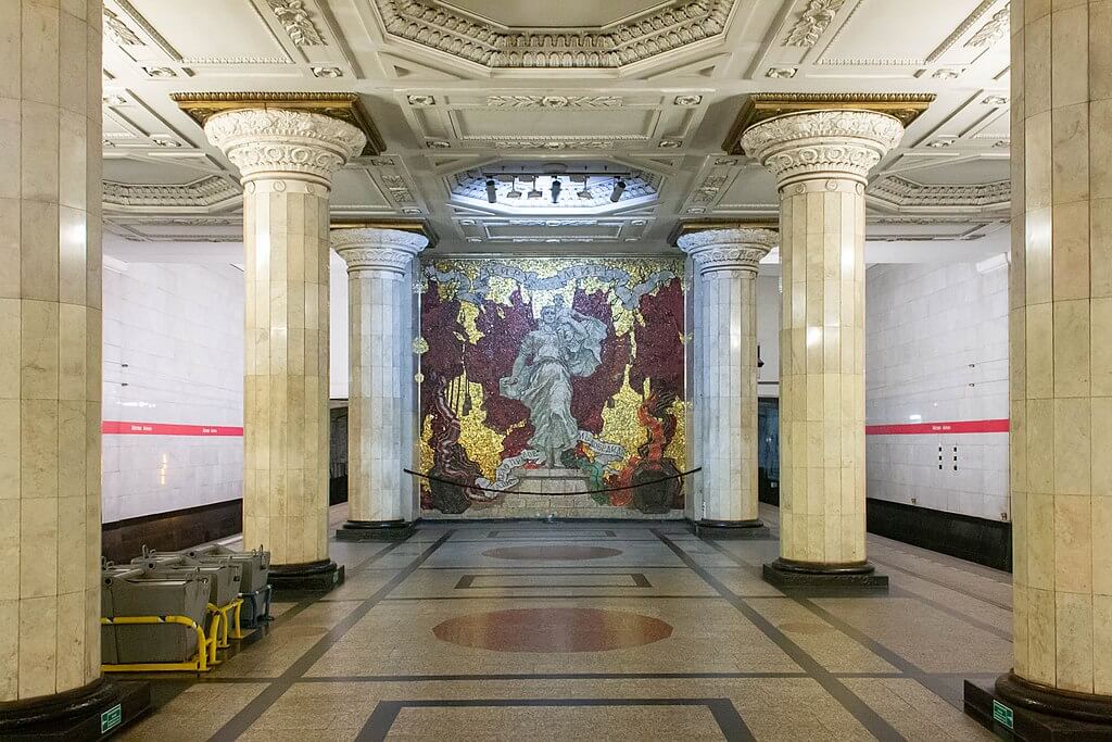 Почему в метро нет урн