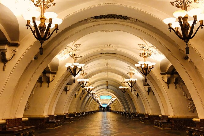 Почему в метро нет урн для мусора?