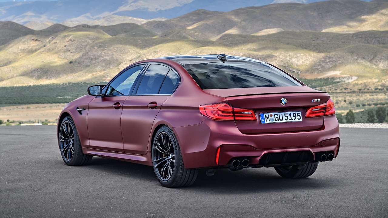 BMW M5 F90 (2021-2022) фото сзади