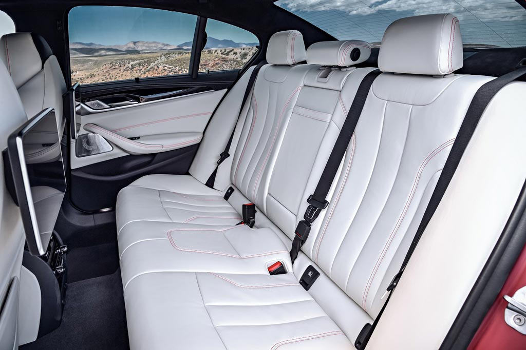 Интерьер BMW M5 F90