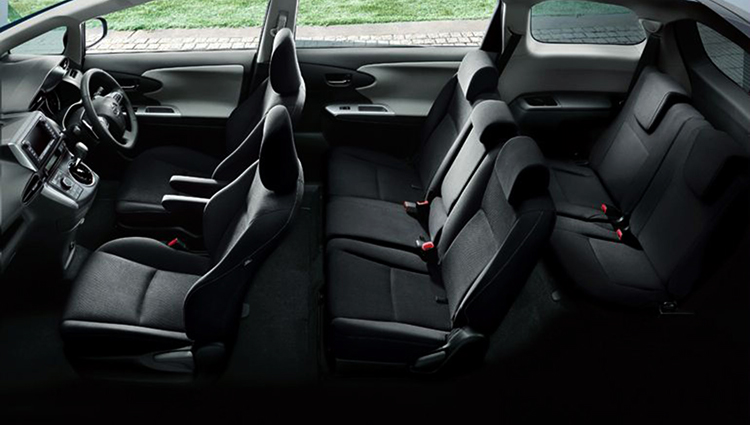 Интерьер Toyota Wish