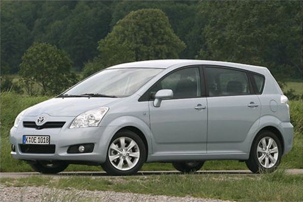 Corolla Verso 2004 года выпуска