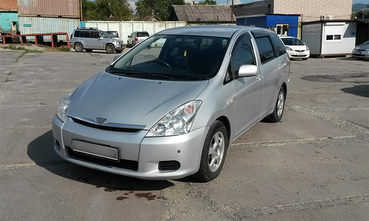 Toyota Wish 1 поколения
