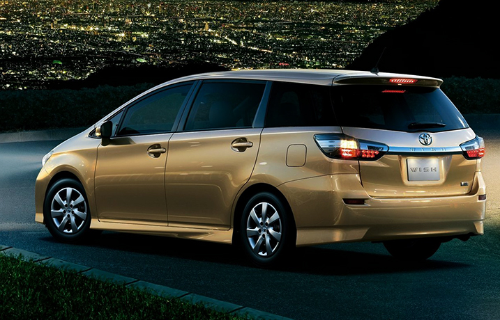Красивый Toyota Wish